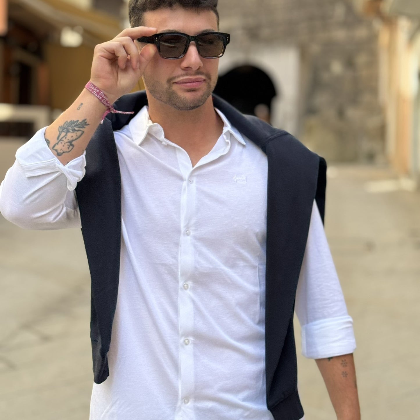 Camisa blanca (bordado marino)