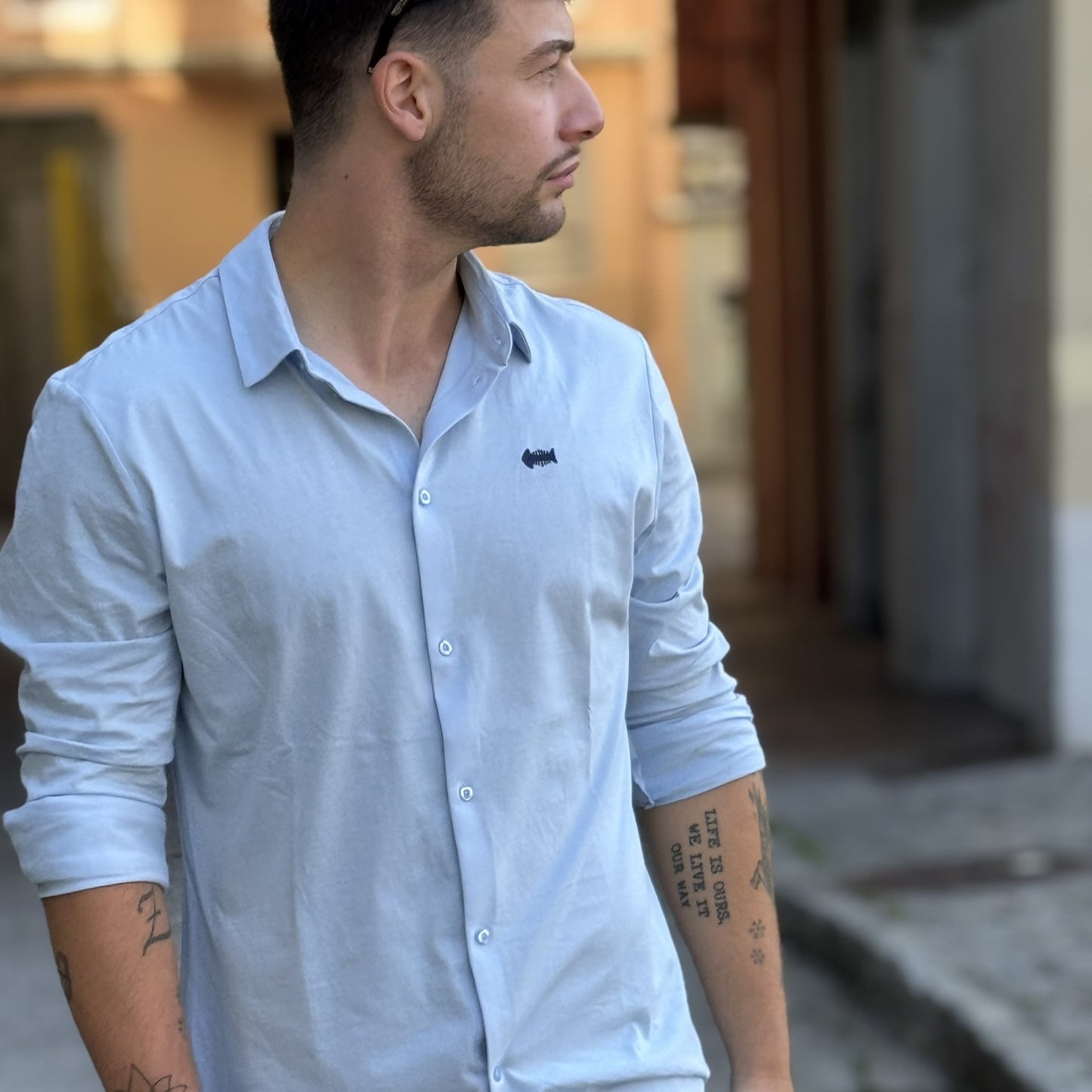 Camisa celeste (bordado marino)