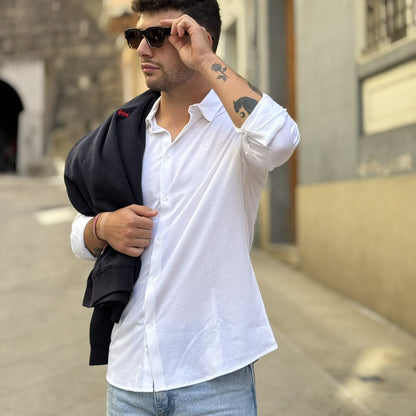 Camisa blanca (bordado rojo)